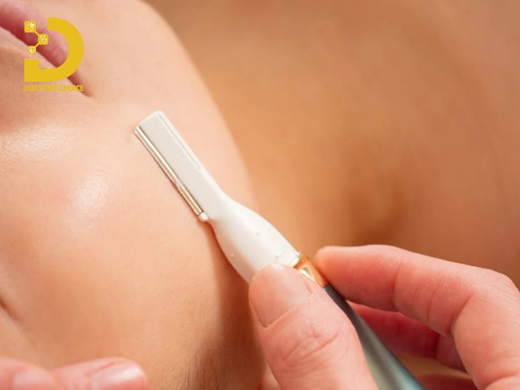 Dịch vụ triệt lông mặt, ria mép, râu quai nón ở TPHCM 9 Sử dụng dao cạo là một trong những cách triệt lông mép phổ biến nhất