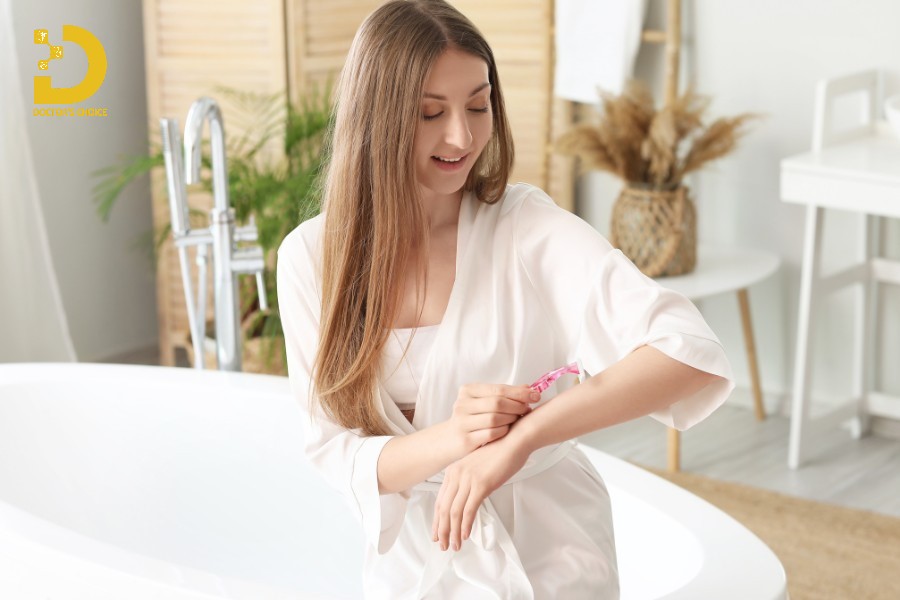 Dịch Vụ Triệt Lông Tay Tận Gốc An Toàn Tại TPHCM 12 Cạo lông là phương pháp nhanh chóng và tiện lợi nhất để loại bỏ lông tay