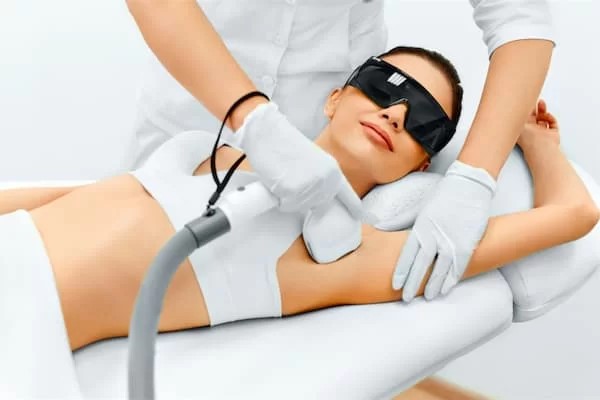 Phòng khám điều trị thâm nách tại TPHCM an toàn, hiện quả 7 Laser là một trong những công nghệ điều trị thâm nách phổ biến
