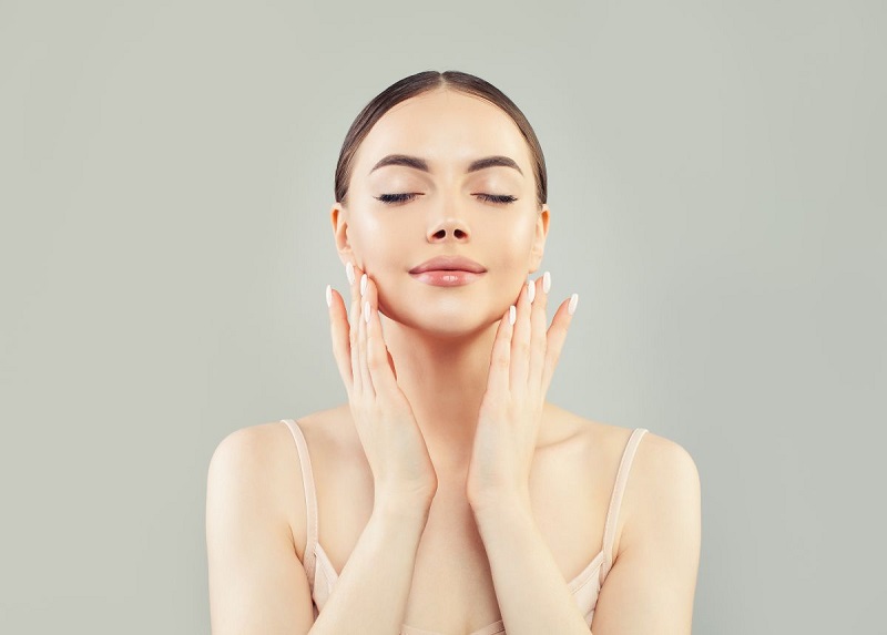 Nâng Cơ, Trẻ Hóa Da Mặt Nhanh, An Toàn Chuẩn Y Khoa HCM 21 Massage mặt đều đặn có thể giúp cải thiện 70% sự đàn hồi của da sau 2 tháng.