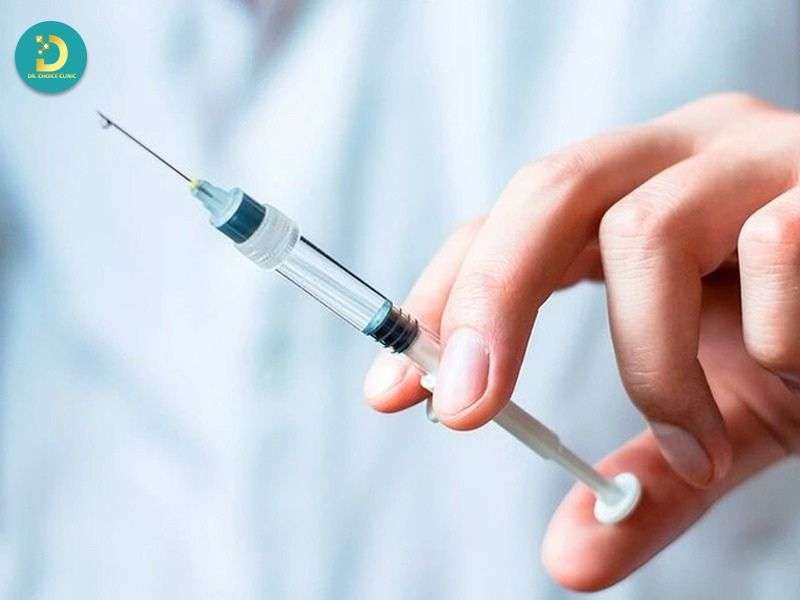 Môi Bị Sẹo Lồi Phải Làm Sao? Nguyên Nhân & Cách Điều Trị Hiệu Quả 14 Tiêm corticosteroid nội tổn thương – phương pháp điều trị nền tảng