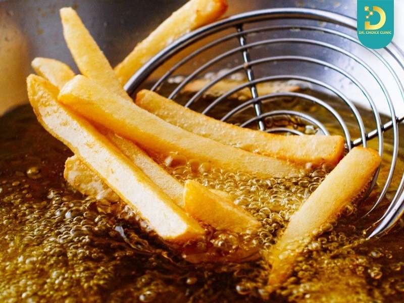 Chế Độ Ăn Cho Người Bị Mụn: Nên Ăn Gì & Kiêng Gì Để Da Nhanh Phục Hồi? 21 Thực phẩm chiên rán – nhiều dầu mỡ