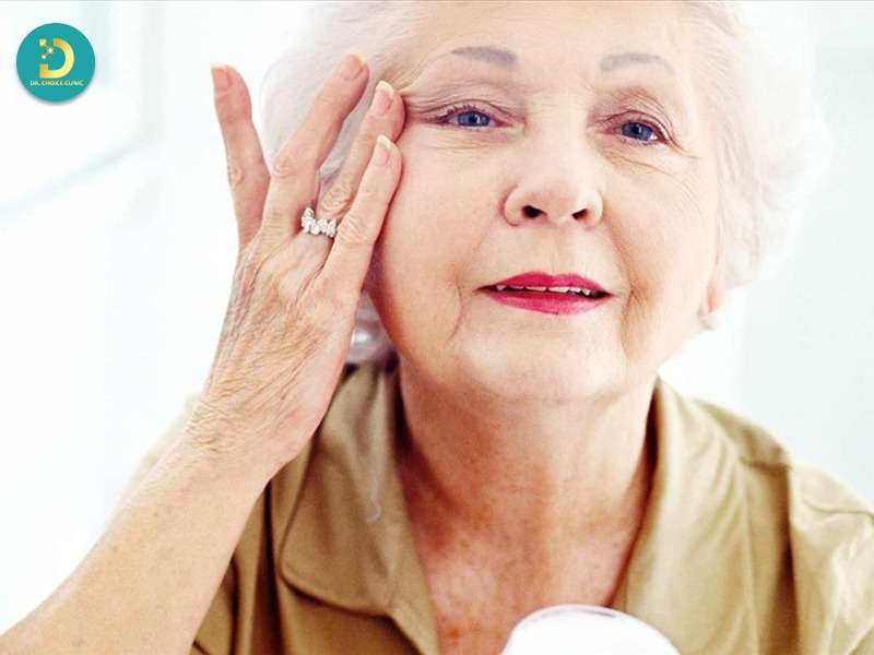 Cẩm Nang Chăm Sóc Da Toàn Diện Cho Tuổi Trung Niên 18 Hoạt chất nên và không nên dùng cho da tuổi trung niên