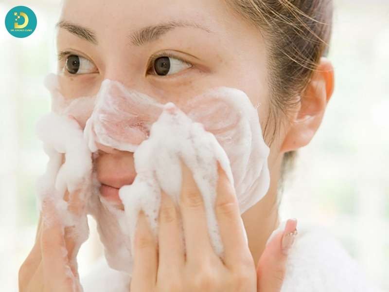 Nặn Mụn Có Tốt Không? Nguyên Tắc & Quy Trình Nặn Mụn Đúng Cách 17 Nguyên tắc vô trùng da và dụng cụ khi nặn mụn