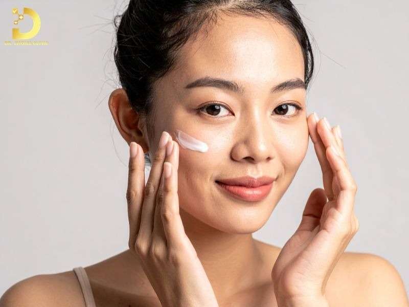 Thoa Kem Dưỡng Ẩm Như Thế Nào Đúng Cách? 10 Thoa kem dưỡng ẩm thời điểm nào hiệu quả?